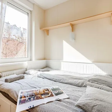 Bpr Vivid Downtown Vibe With Balcony Budapest