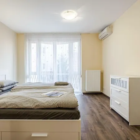 Bpr Vivid Downtown Vibe With Balcony * ブダペスト