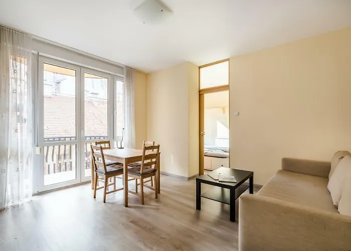 Bpr Vivid Downtown Vibe With Balcony شقة