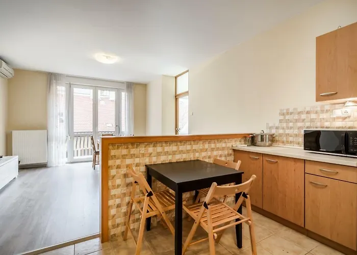 Bpr Vivid Downtown Vibe With Balcony * بودابست