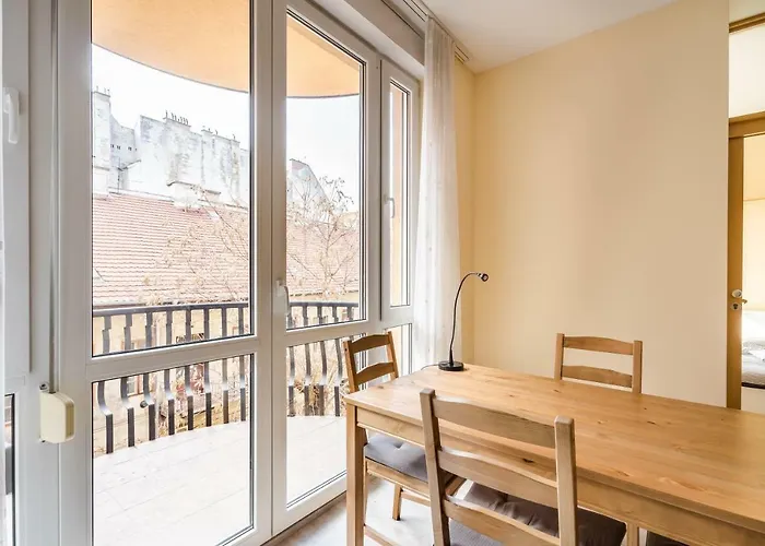 Bpr Vivid Downtown Vibe With Balcony شقة بودابست