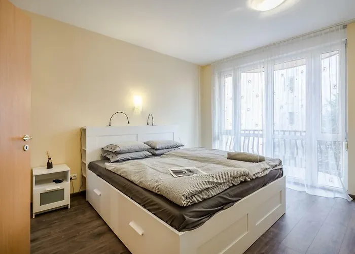 Bpr Vivid Downtown Vibe With Balcony Apartament *