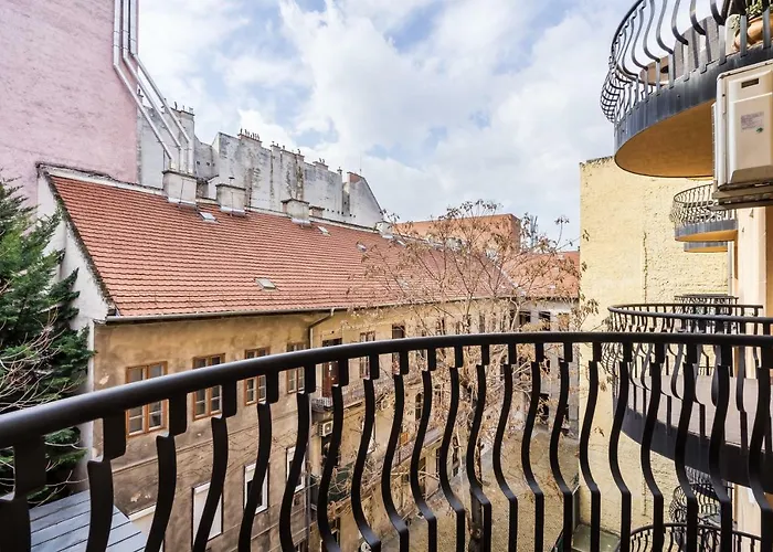 شقة Bpr Vivid Downtown Vibe With Balcony بودابست