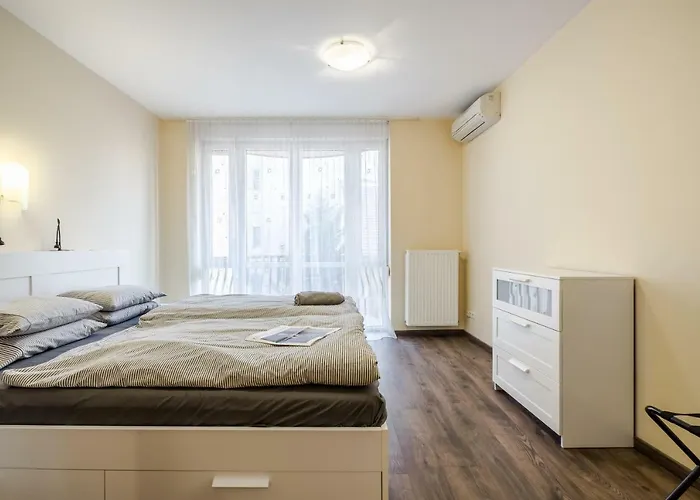 Bpr Vivid Downtown Vibe With Balcony * بودابست