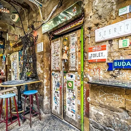 Bpr Vivid Downtown Vibe With Balcony * Budapešť