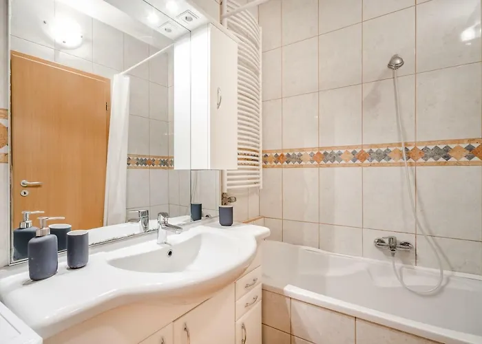 Bpr Vivid Downtown Vibe With Balcony Apartmán Budapešť